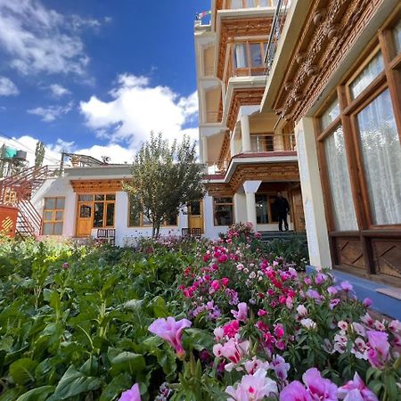 New Moon Guest House Лех Экстерьер фото