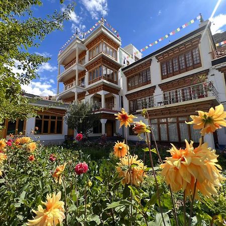 New Moon Guest House Лех Экстерьер фото