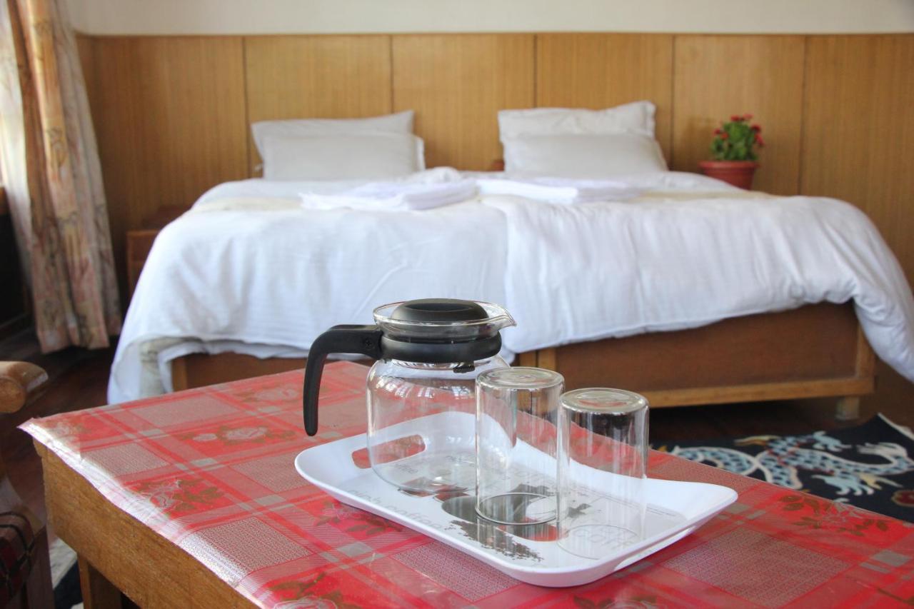 New Moon Guest House Лех Экстерьер фото