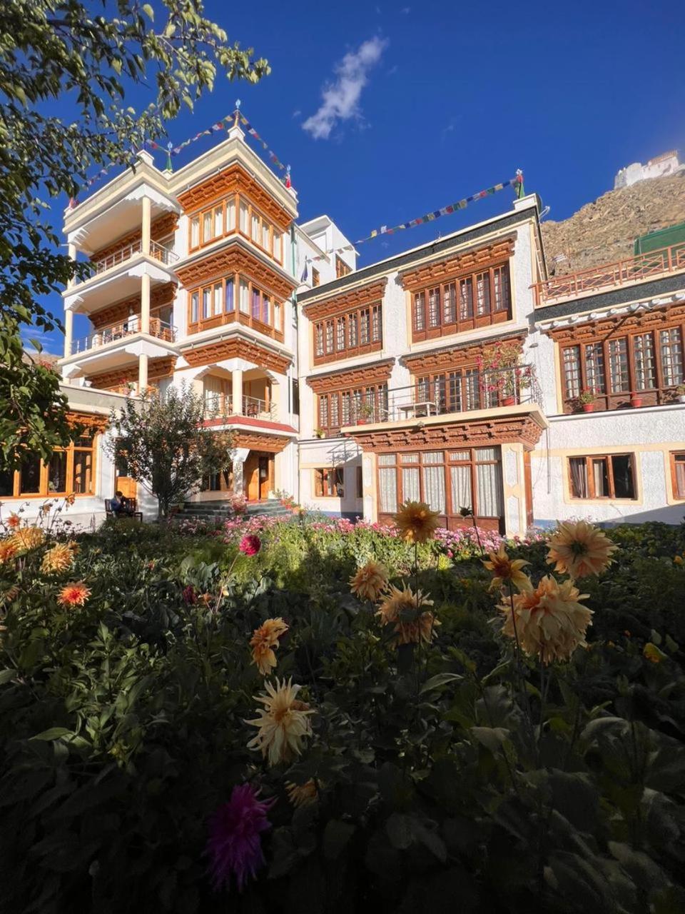 New Moon Guest House Лех Экстерьер фото