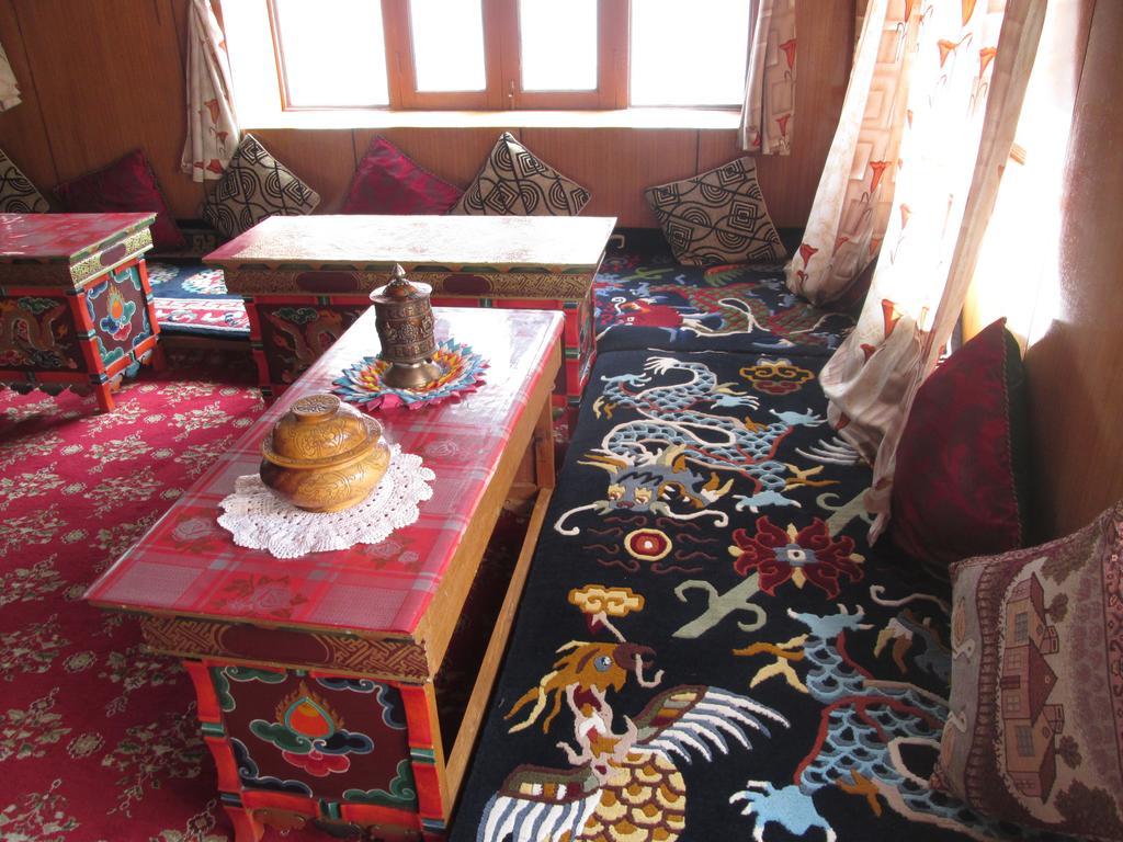 New Moon Guest House Лех Экстерьер фото
