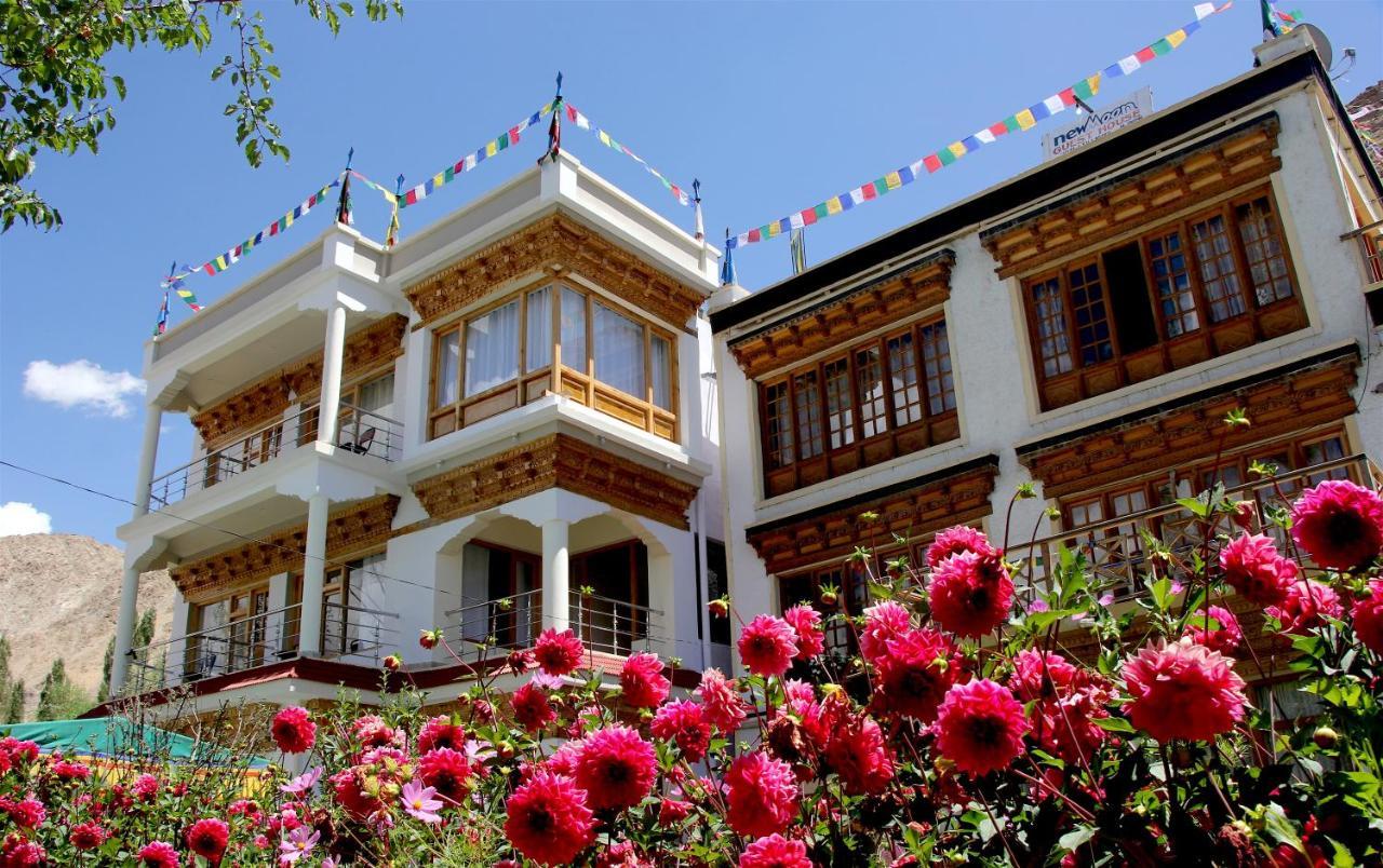 New Moon Guest House Лех Экстерьер фото