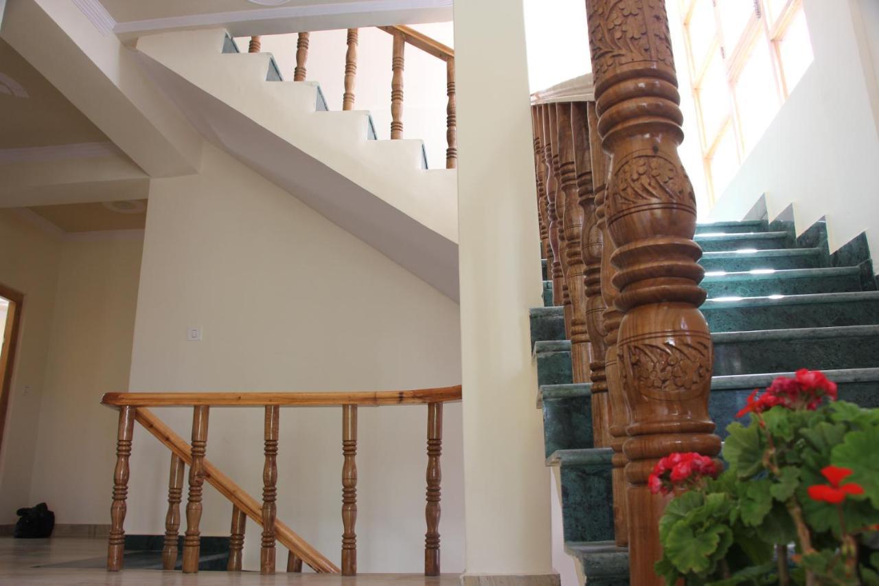New Moon Guest House Лех Экстерьер фото